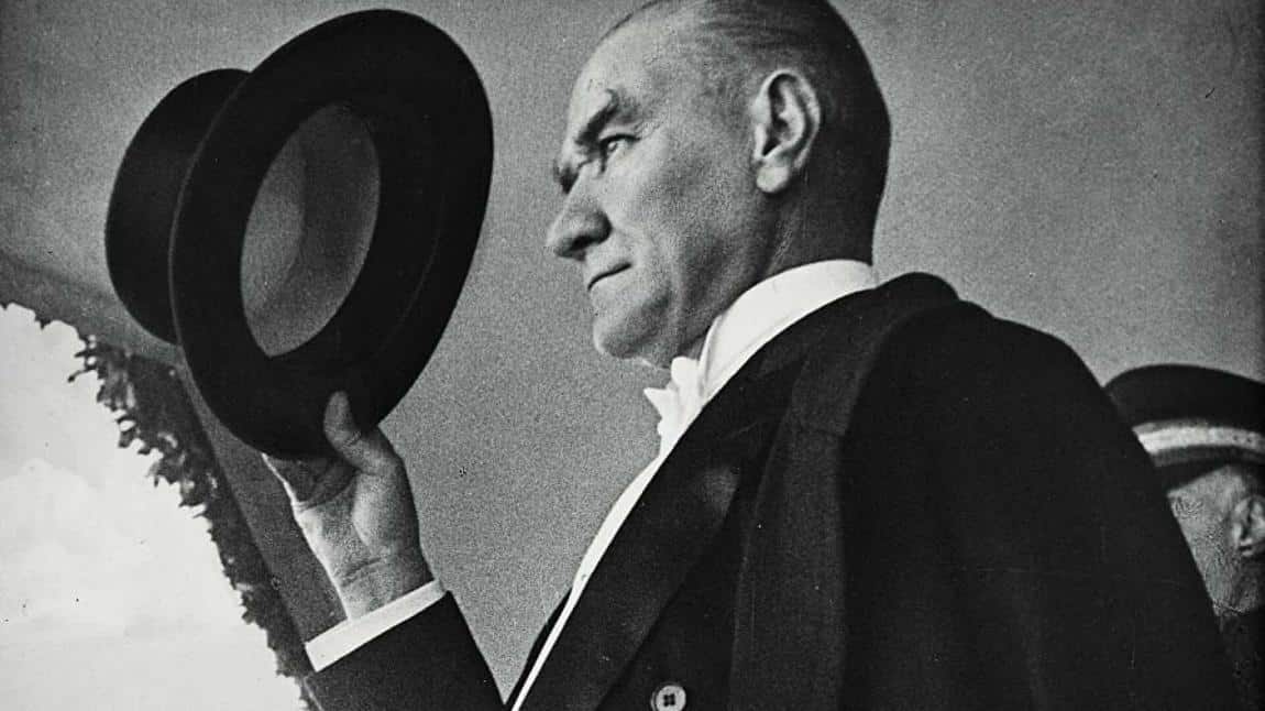 Müzik Öğretmenimiz Volkan Uysal'ın, Ulu Önderimiz Mustafa Kemal Atatürk için yazıp bestelediği 